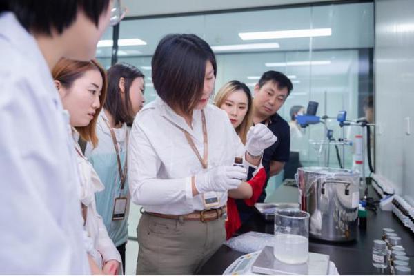 寻根殿堂级品质 麦吉丽研发工厂首启媒体之门，擘画国际高端护肤新图景
